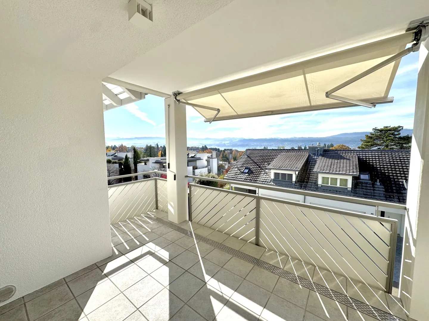 Posizione da sogno soleggiata a Herrliberg con vista e fascino - Foto 9 di 13