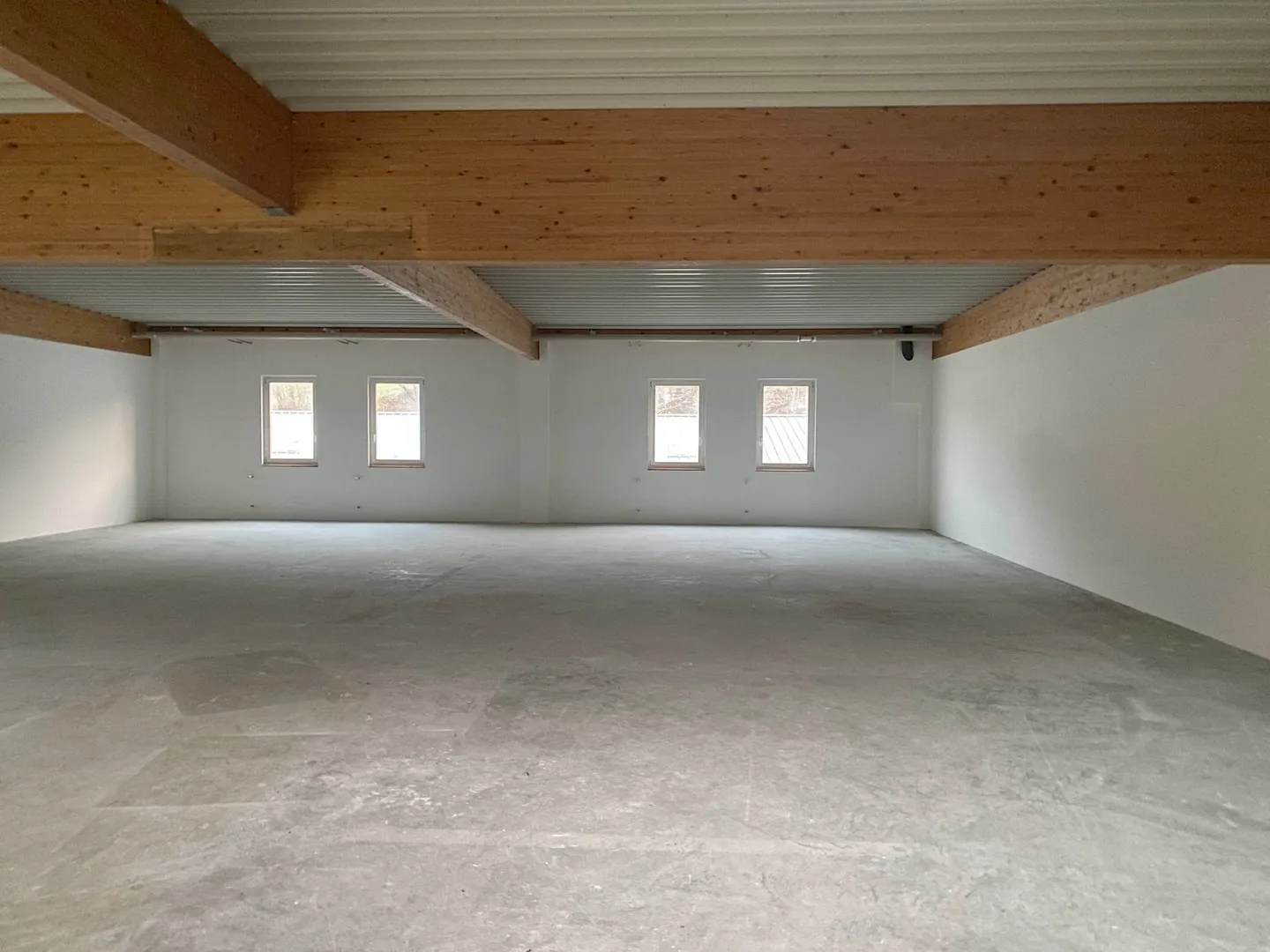 Lagerhalle/Werkhalle 861m2 mit Option Scherenbühne für Fahrzeuge - Foto 2 von 9