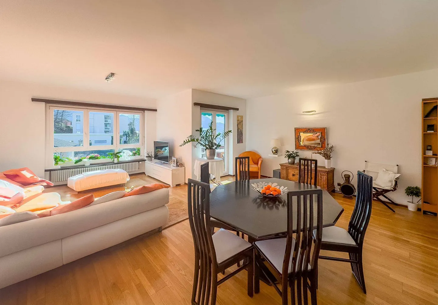 Spacious 3.5 rooms in Massagno in a residence with swimming pool - Photo 2 of 9