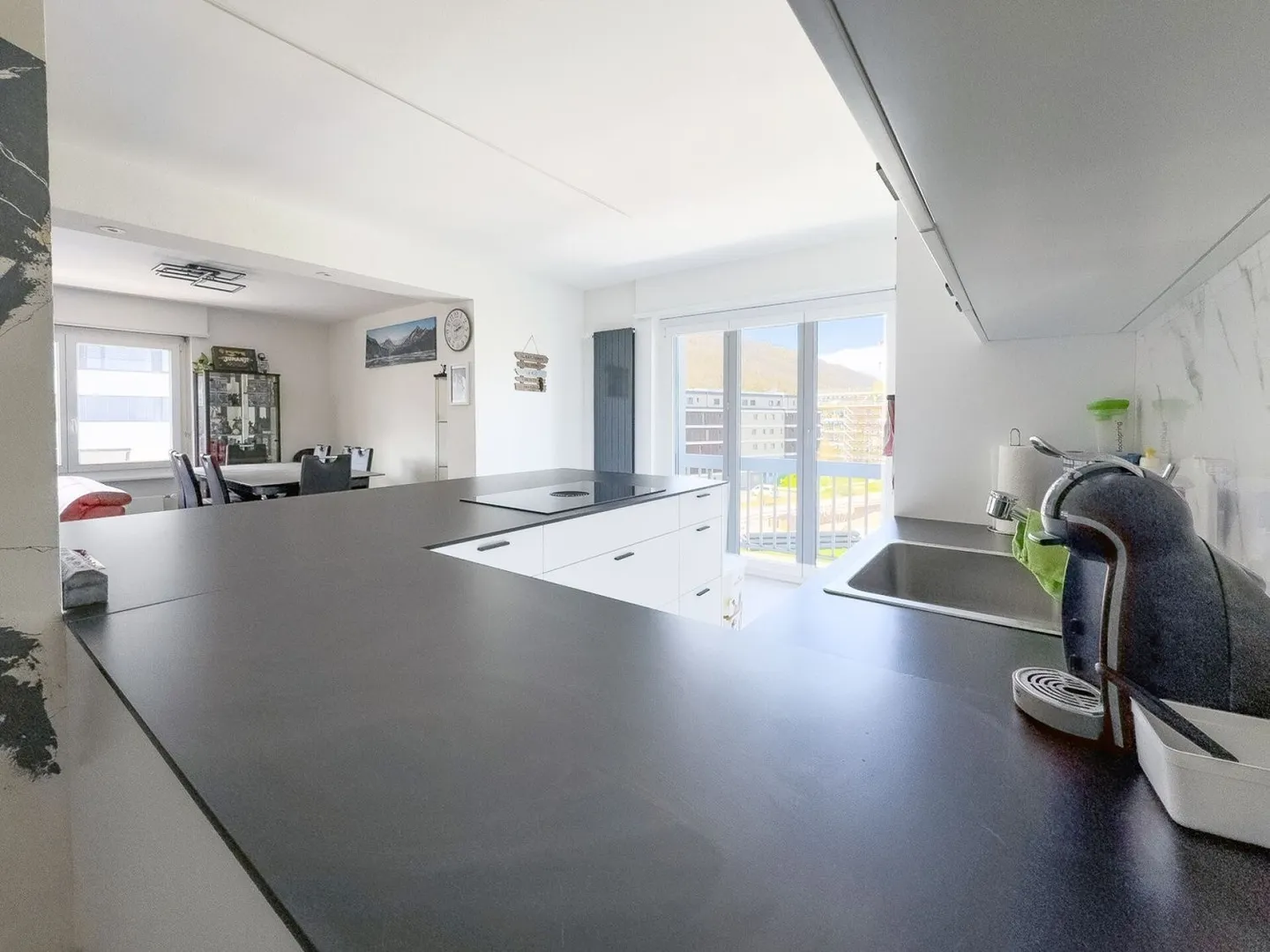 Appartamento con rendimento (4,38%) di 5,5 stanze con 2 balconi (box garage) - Foto 3 di 12