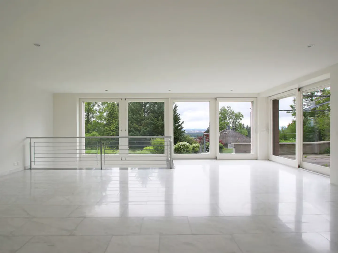 Exclusive 6.5-Room Apartment on Two Levels with Views in Riehen - Photo 5 of 18