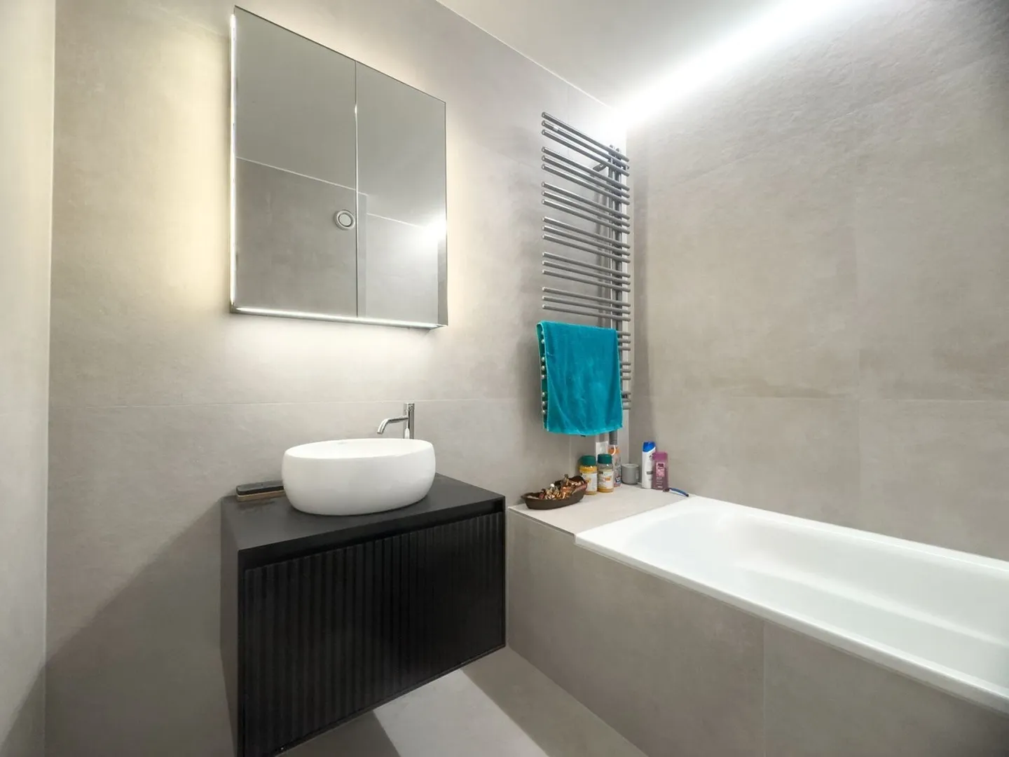 Appartamento con rendimento (4,38%) di 5,5 stanze con 2 balconi (box garage) - Foto 9 di 12