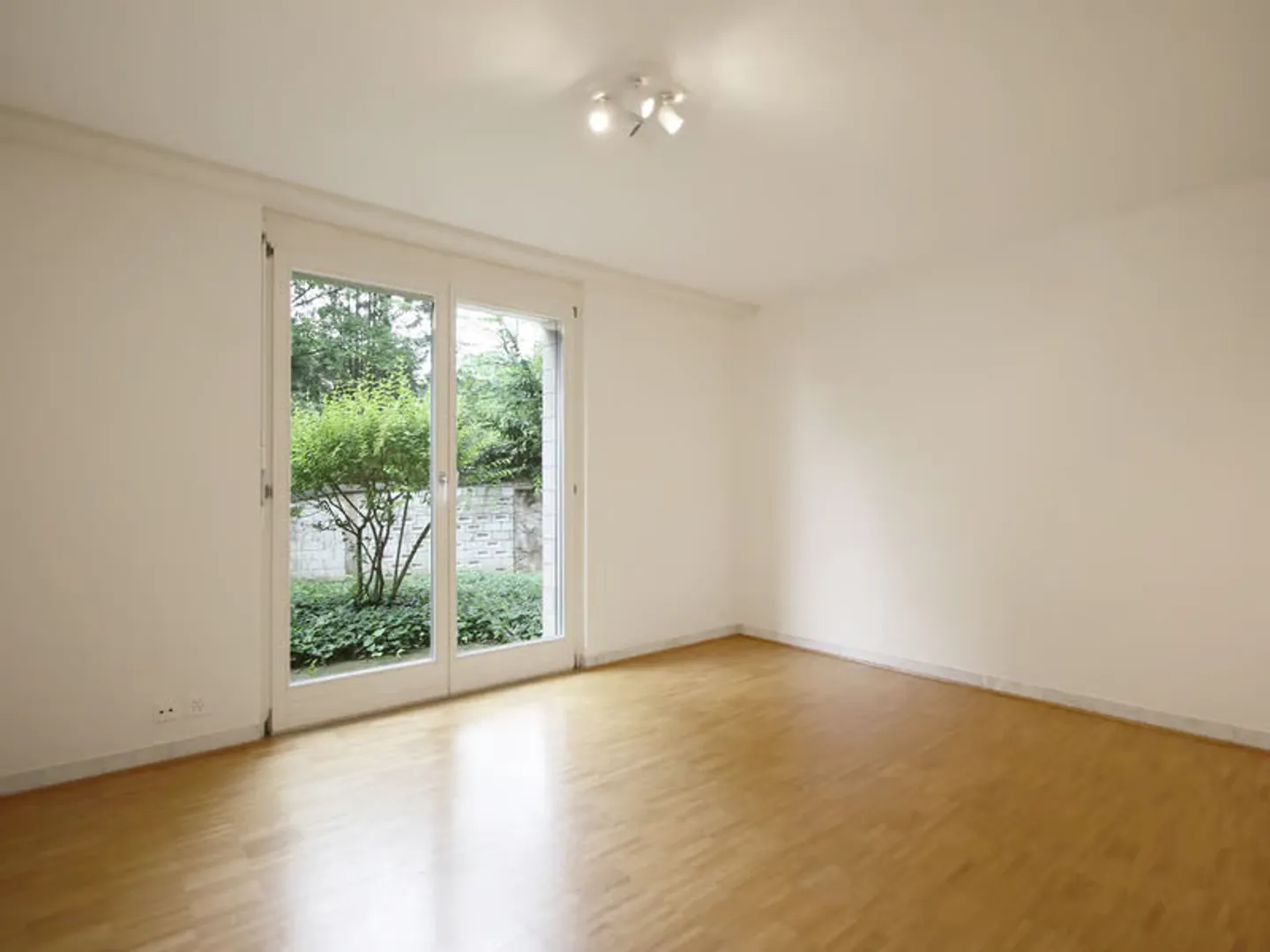 Exclusive 6.5-Room Apartment on Two Levels with Views in Riehen - Photo 9 of 18
