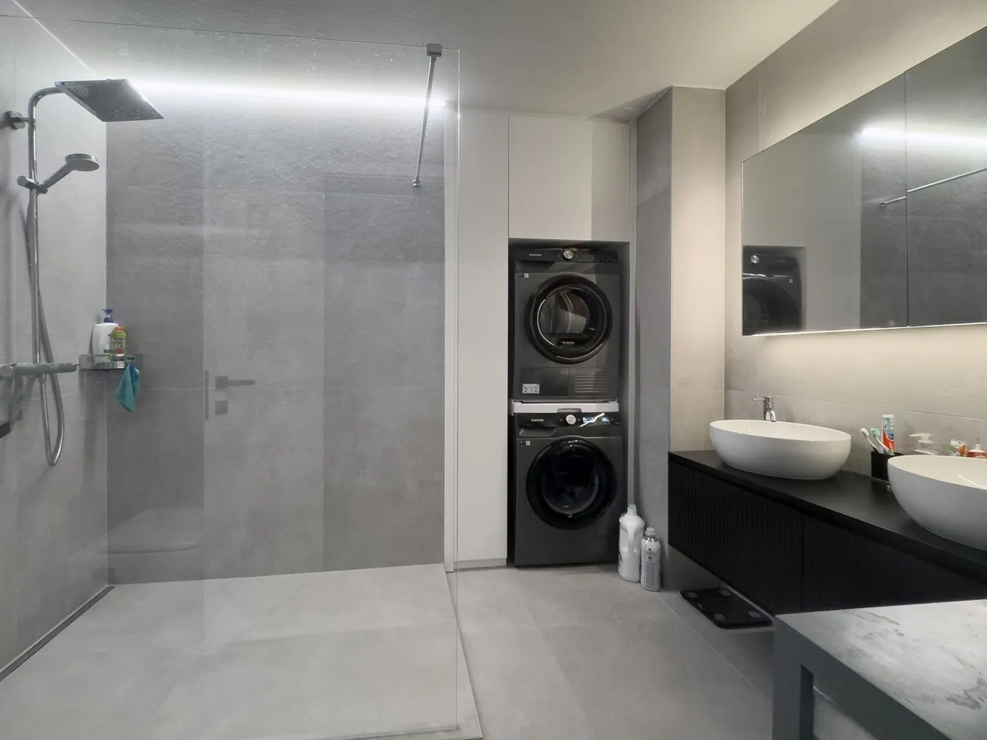 Appartamento con rendimento (4,38%) di 5,5 stanze con 2 balconi (box garage) - Foto 6 di 12