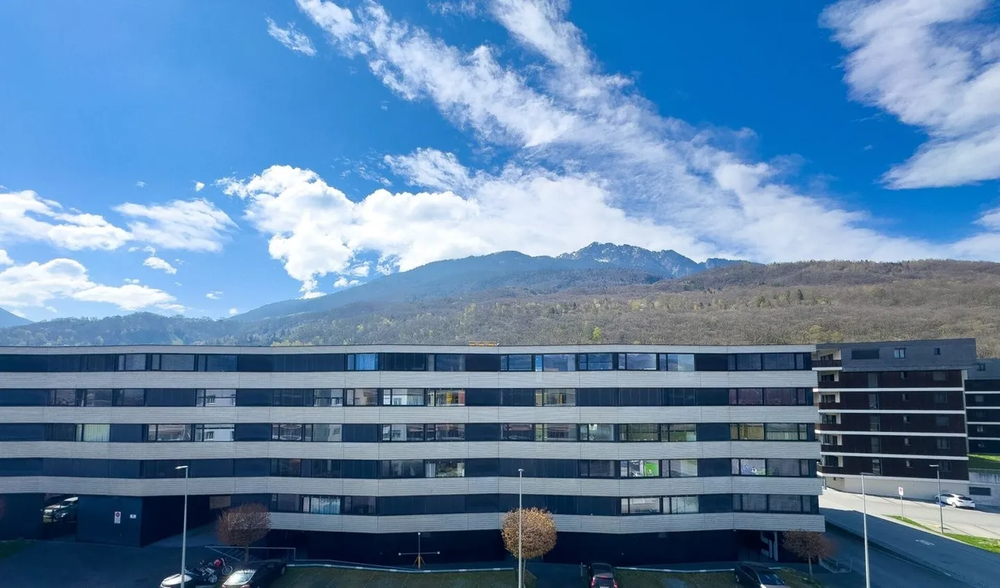 Appartamento con rendimento (4,38%) di 5,5 stanze con 2 balconi (box garage) - Foto 1 di 12