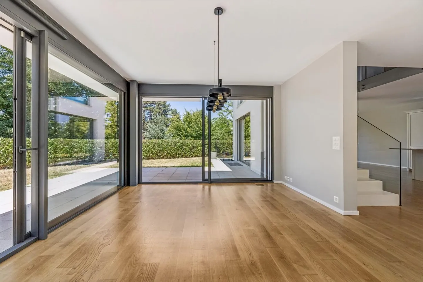Anières | Elegant villa in contemporary style with exceptional amenities - Photo 3 of 12