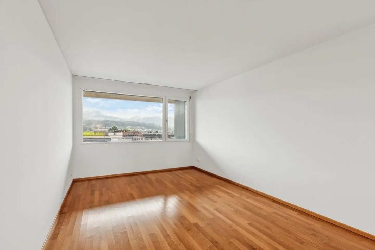 RENT WITHOUT DEPOSIT - Centrally located city quarter - Photo 6 of 8
