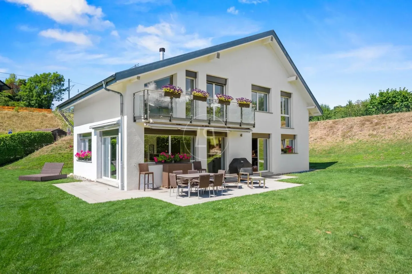 Propriété moderne dans un quartier résidentiel à Saint-Légier - Photo 1 sur 13