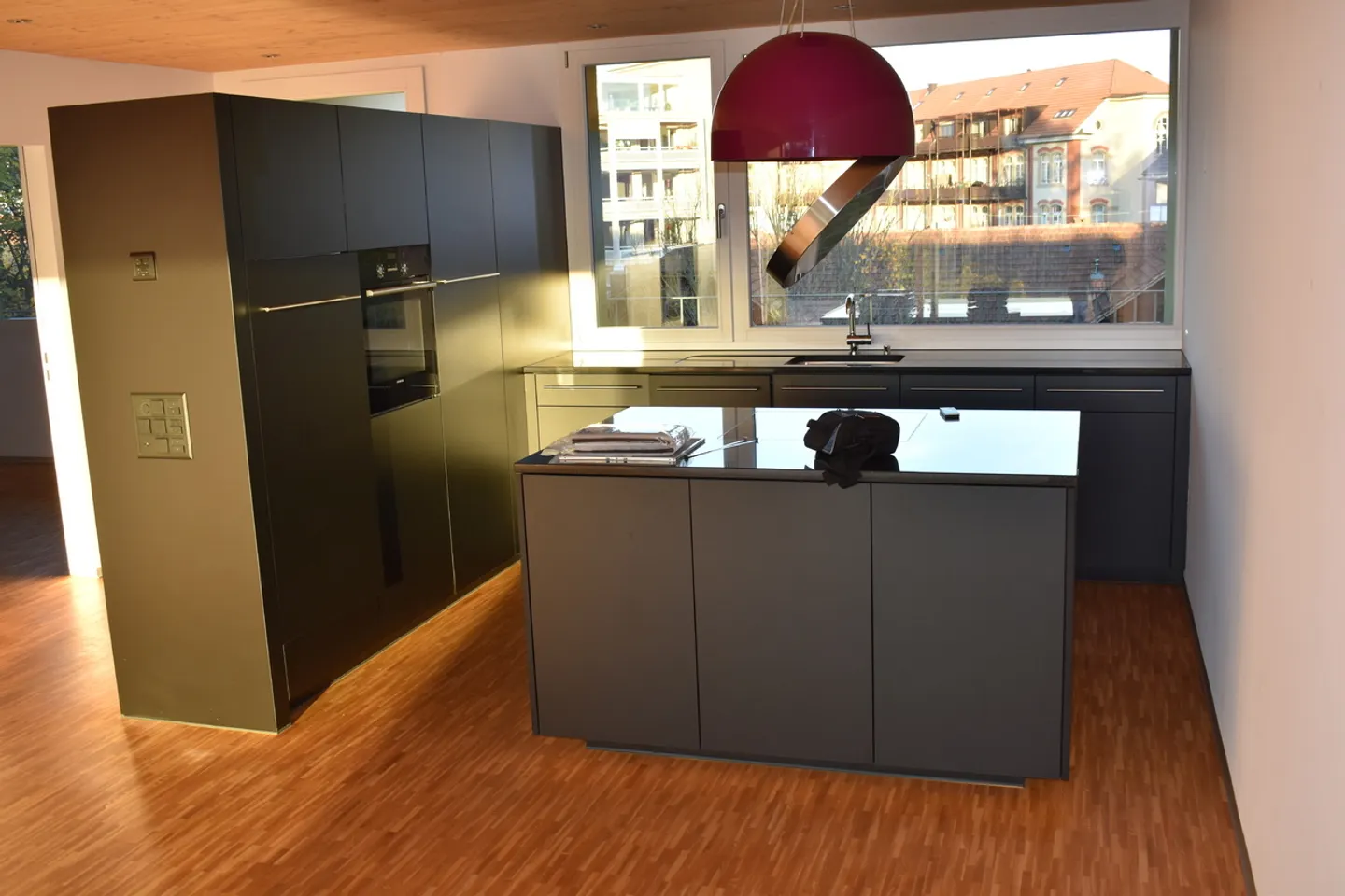 Residential and commercial building in a central location - Photo 7 of 9