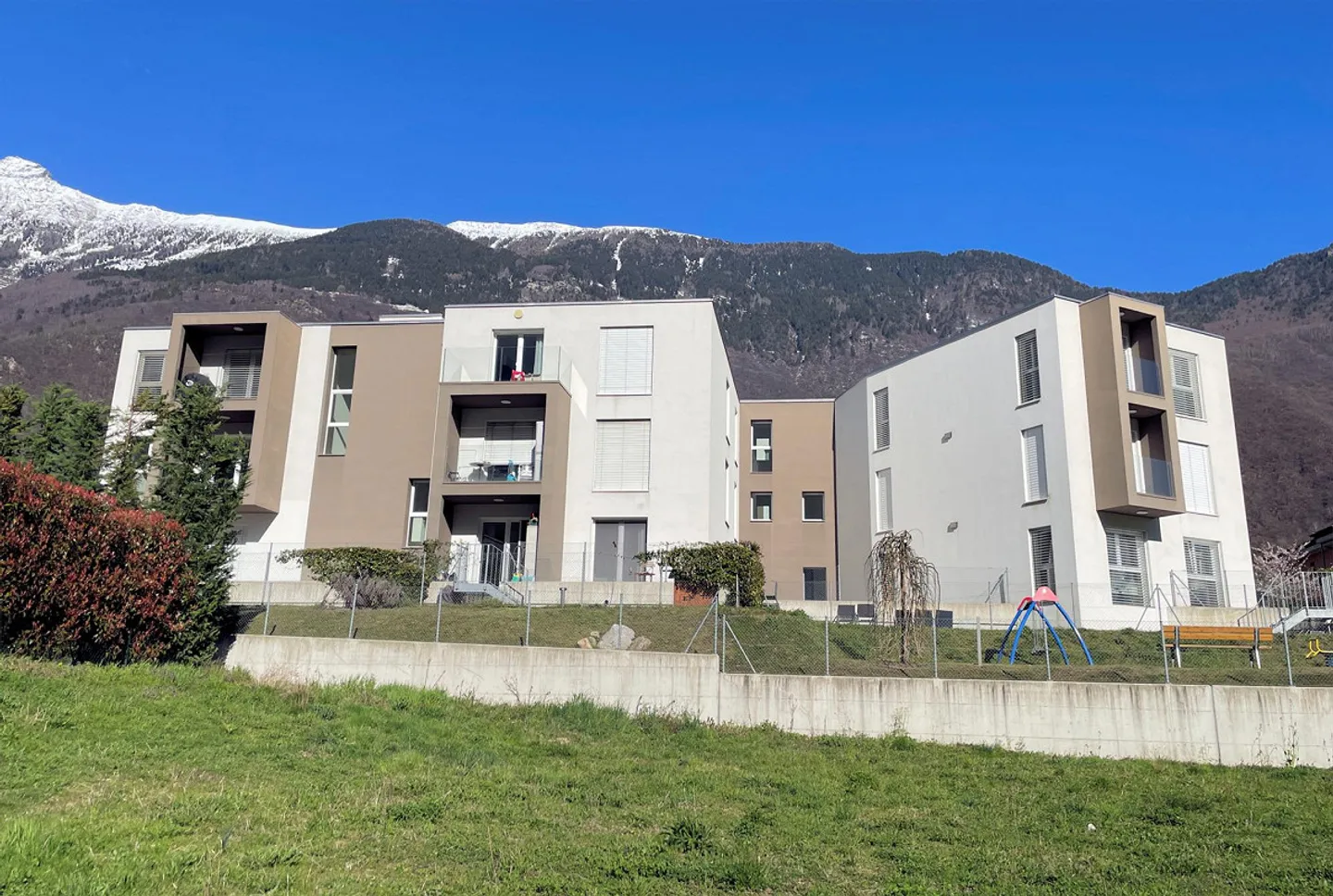 Neue Wohnung in einer eleganten Residenz in einer praktischen und ruhigen Gegend - Foto 1 von 13