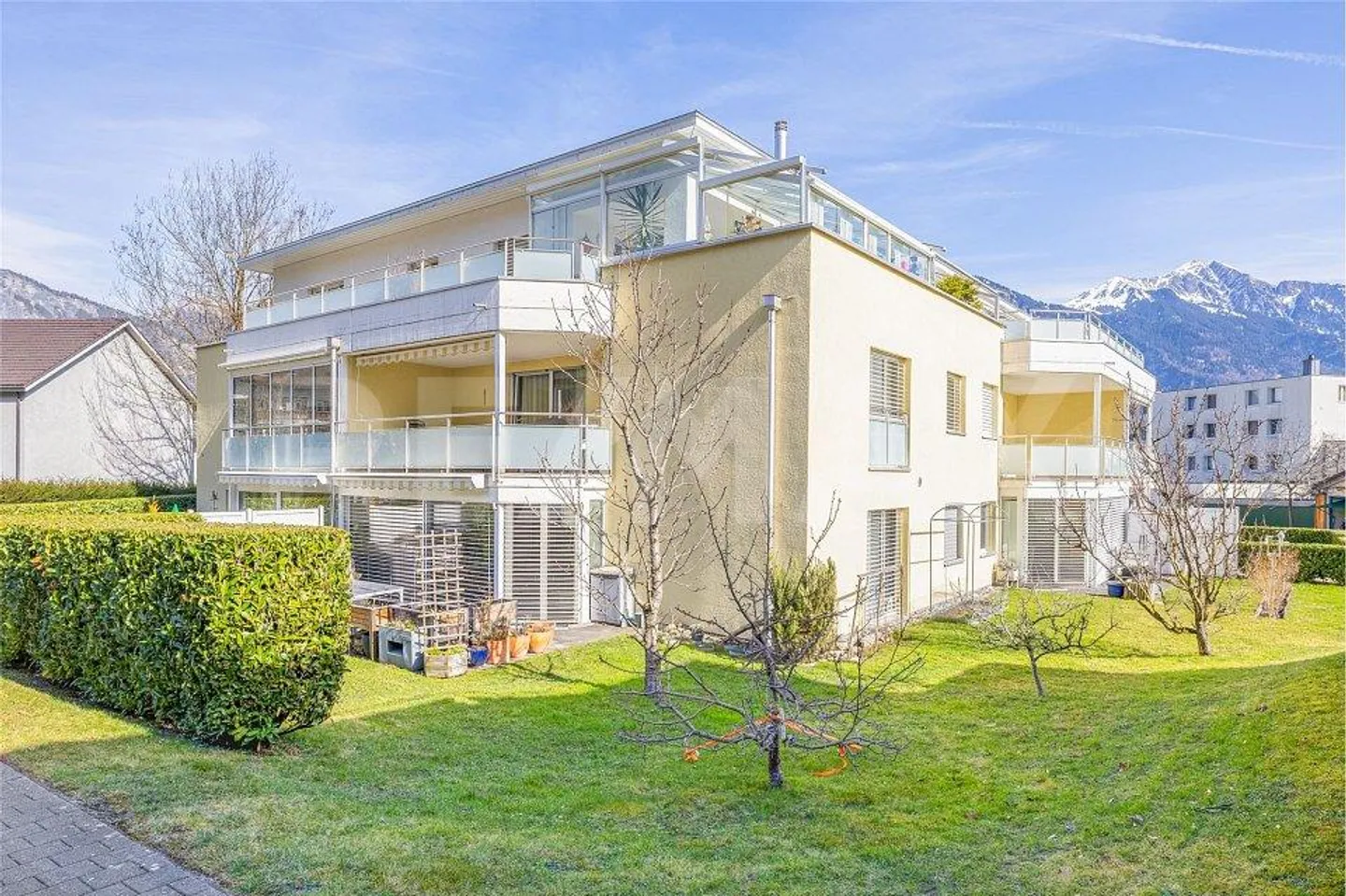 Dream home with large terrace, winter garden and mountain view - Photo 2 of 13