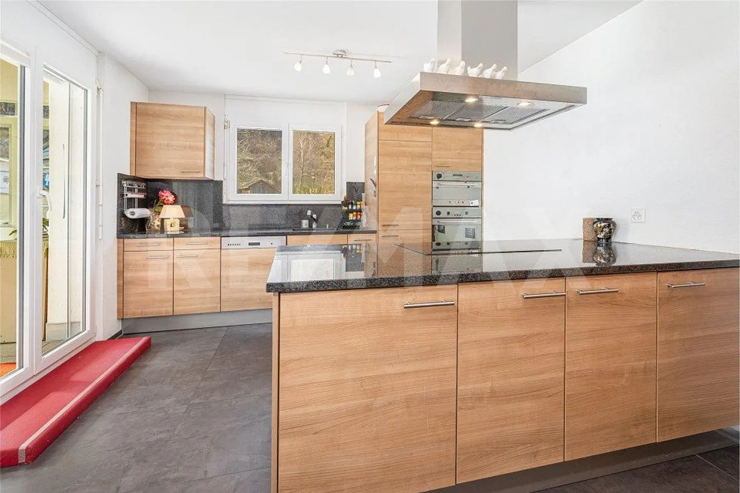 Dream home with large terrace, winter garden and mountain view - Photo 3 of 13