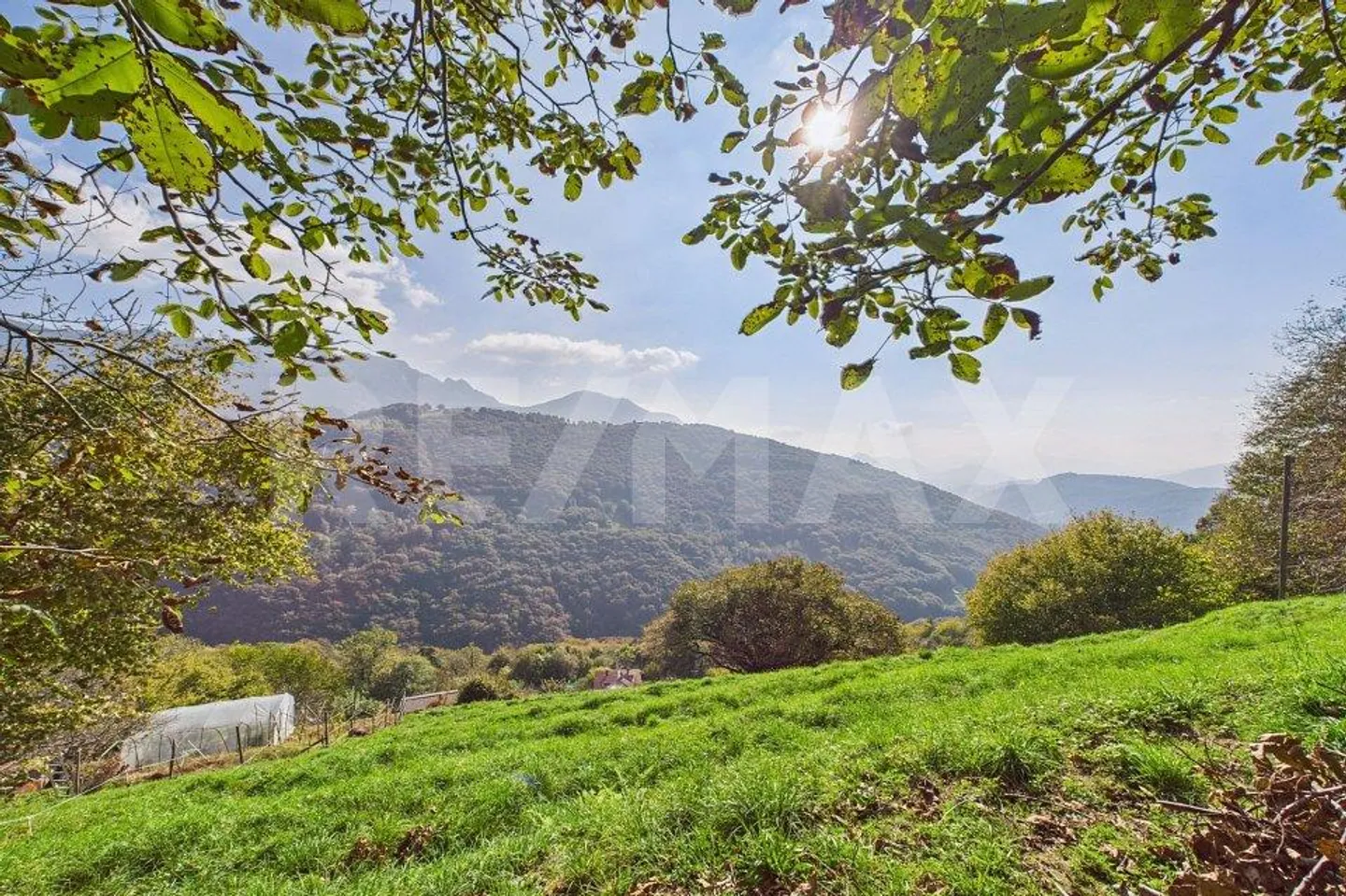 Terrain à bâtir; ensoleillé avec vue panoramique, à environ 25 min. de Lugano - Photo 3 sur 8