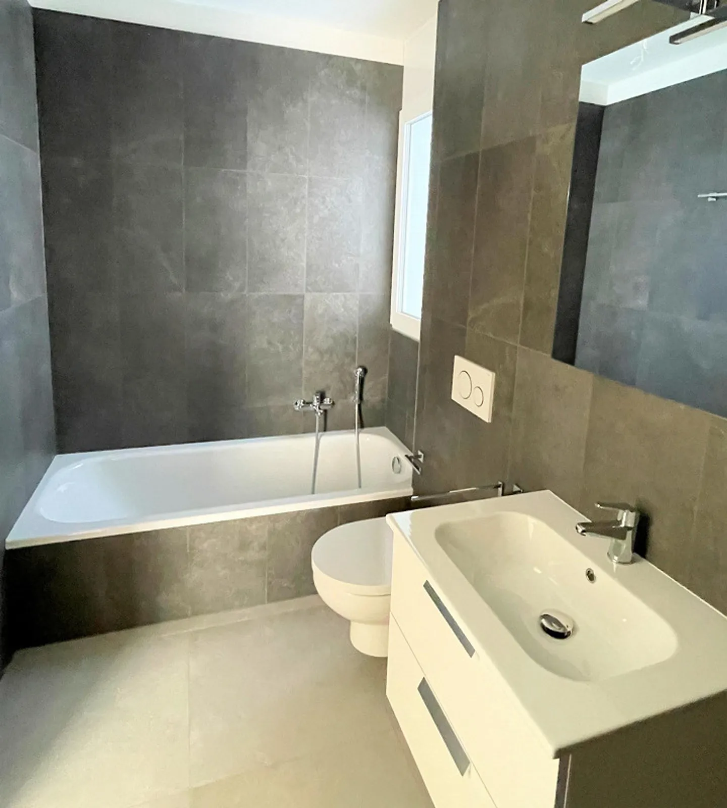 Neue Wohnung in einer eleganten Residenz in einer praktischen und ruhigen Gegend - Foto 10 von 13