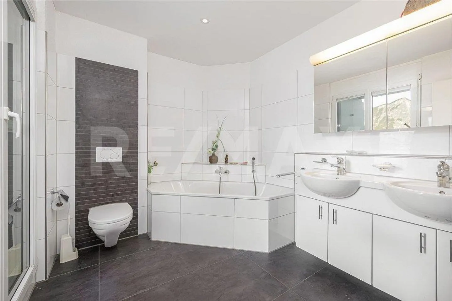 Dream home with large terrace, winter garden and mountain view - Photo 9 of 13