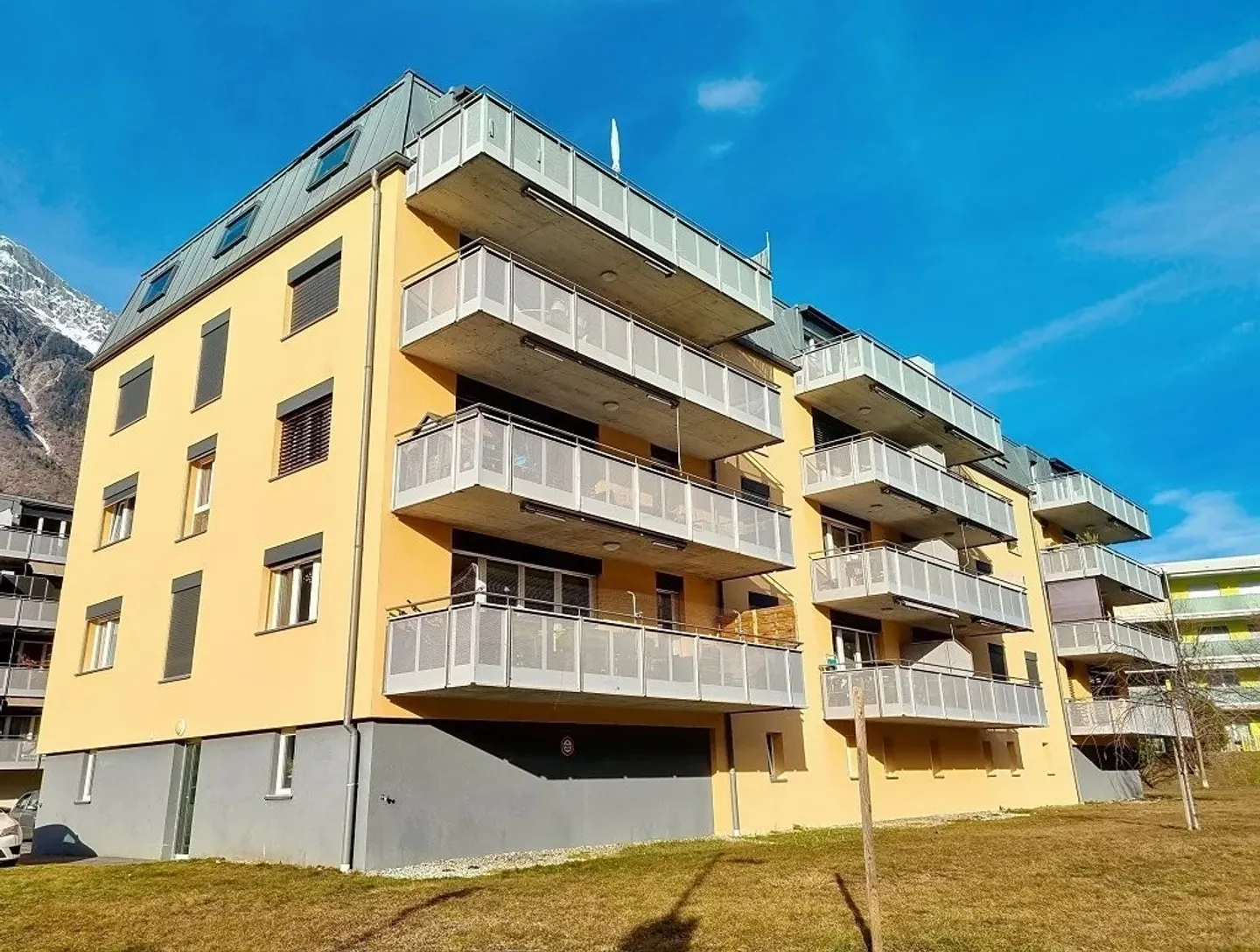 louer : Appartement 4.5 pièces lumineux à Fully - 103 m² avec grand balcon - Photo 1 sur 13