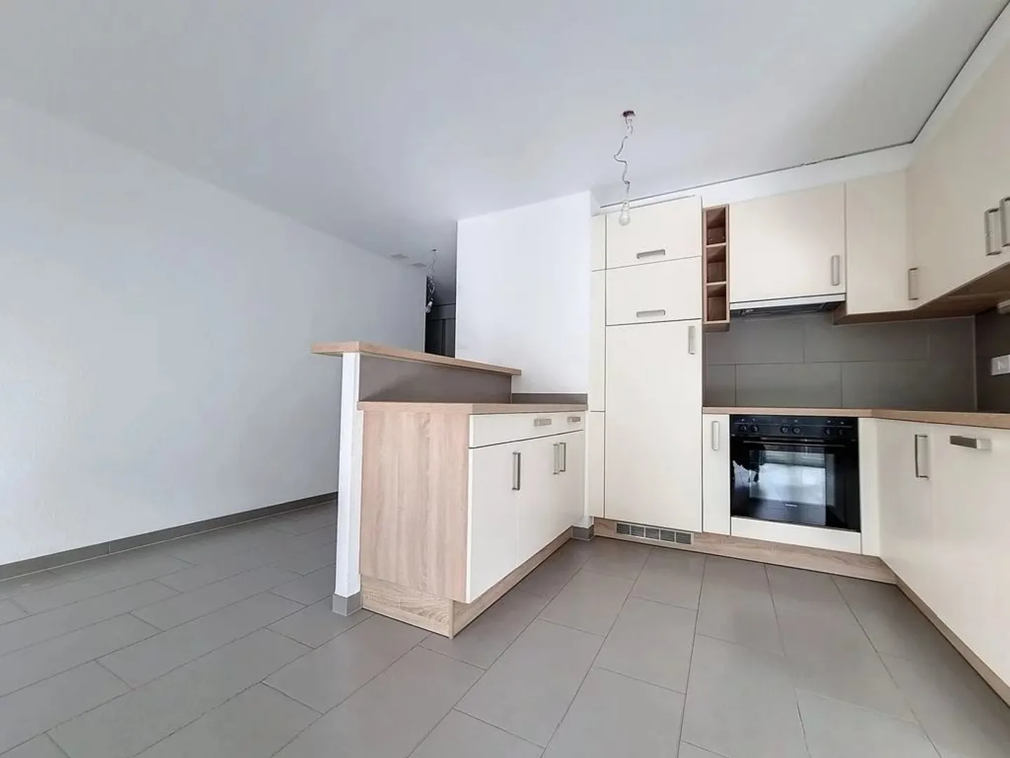 louer : Appartement 4.5 pièces lumineux à Fully - 103 m² avec grand balcon - Photo 3 sur 13