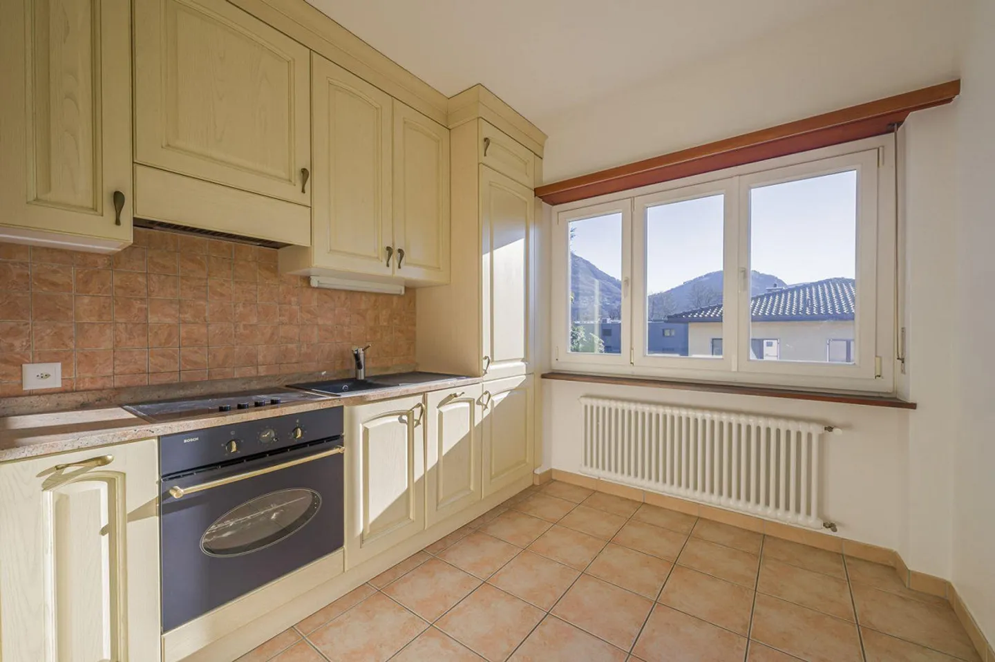 COSY 5.5-ROOM APARTMENT WITH PRIVATE GARDEN - Photo 7 of 13