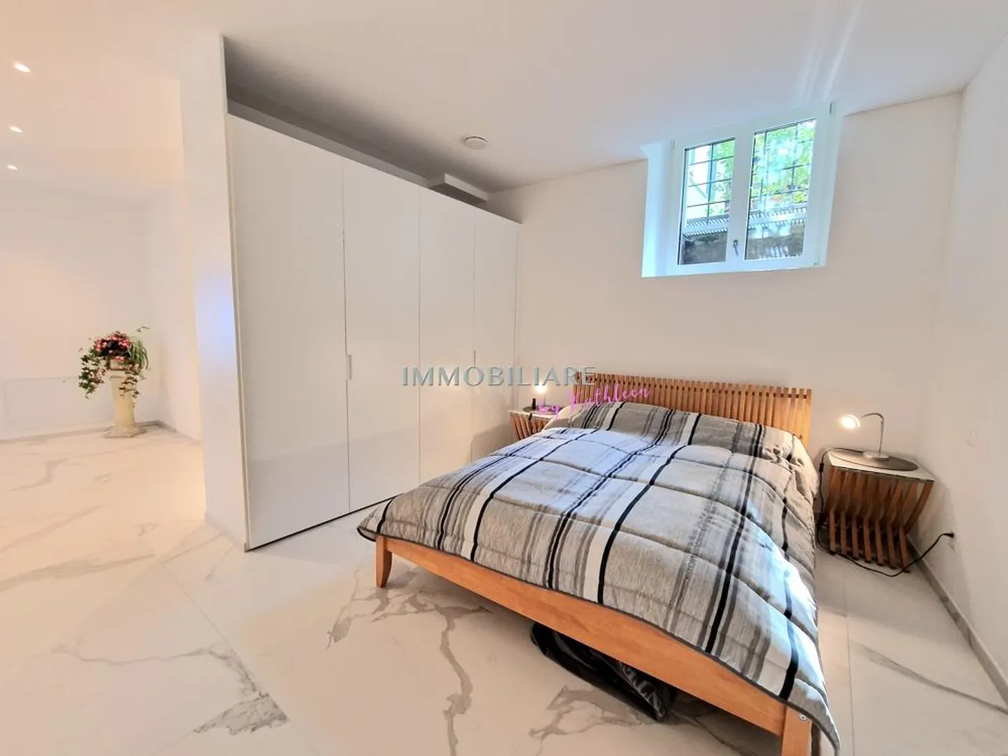 Renovated apartment with lake view and garage, public lake access opposite - Photo 9 of 10