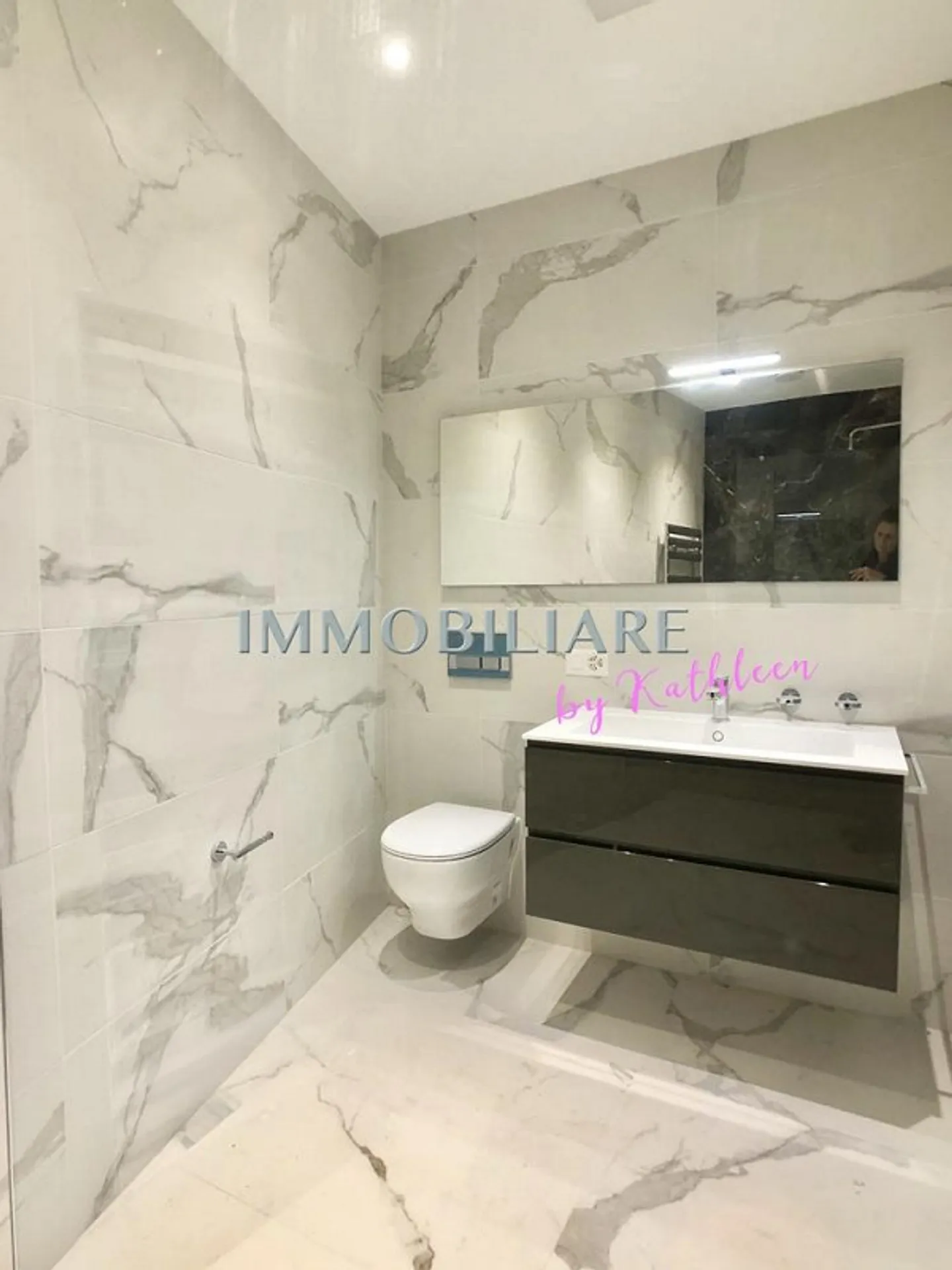 Renovated apartment with lake view and garage, public lake access opposite - Photo 10 of 10