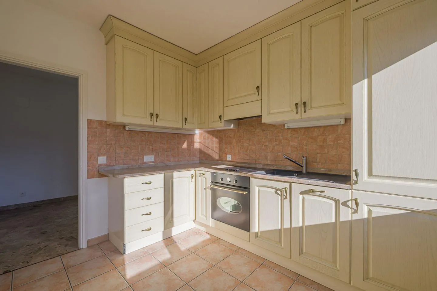COSY 5.5-ROOM APARTMENT WITH PRIVATE GARDEN - Photo 8 of 13