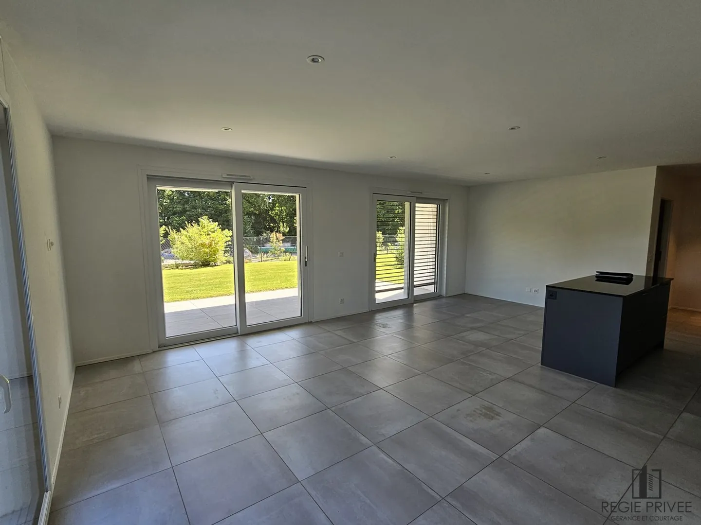 Appartement de 3.5 pièces au rez-de-chaussée - Photo 2 sur 7