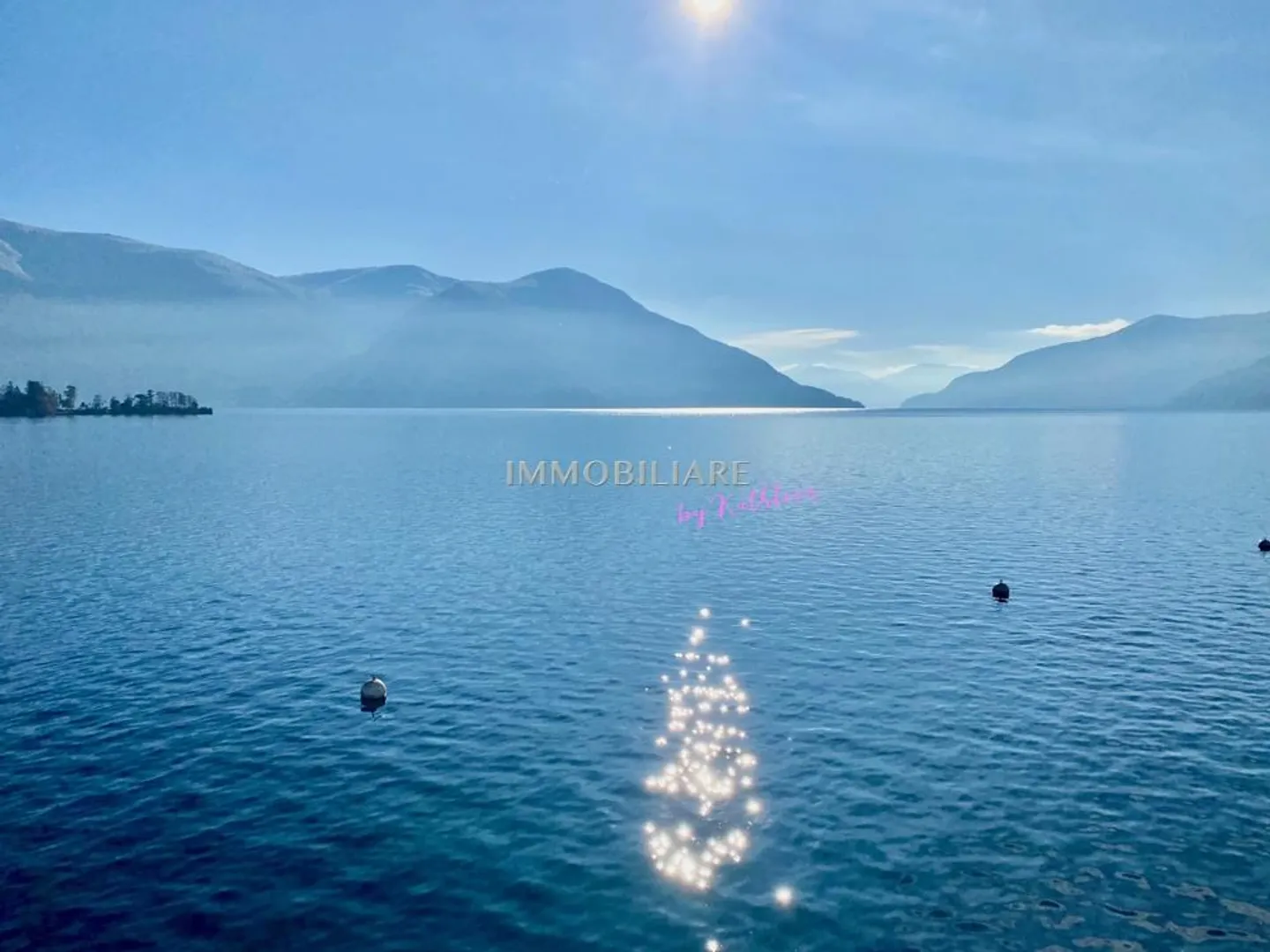 Renovated apartment with lake view and garage, public lake access opposite - Photo 3 of 10