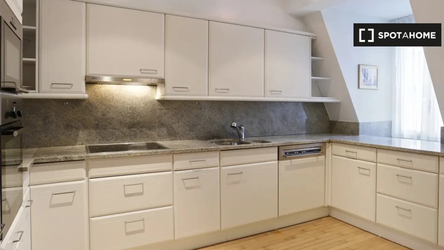 Discover, visit and rent your new home online with full confidence. - Photo 9 of 9