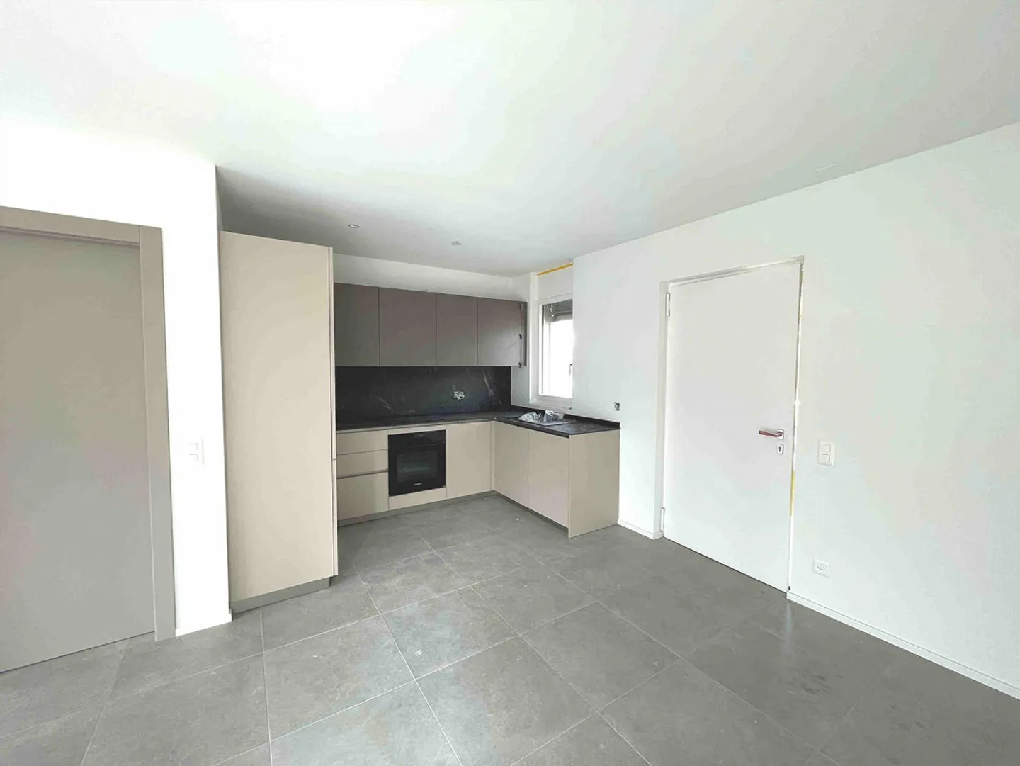 Nouvel appartement avec grande terrasse dans une zone pratique et stratégique - Photo 7 sur 13