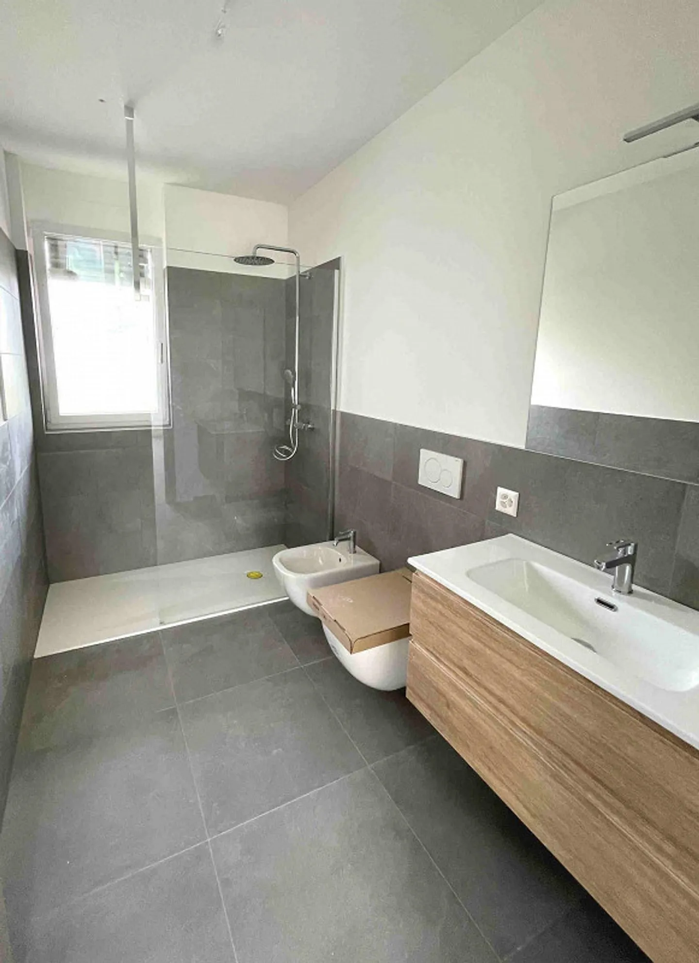 Nouvel appartement avec grande terrasse dans une zone pratique et stratégique - Photo 12 sur 13