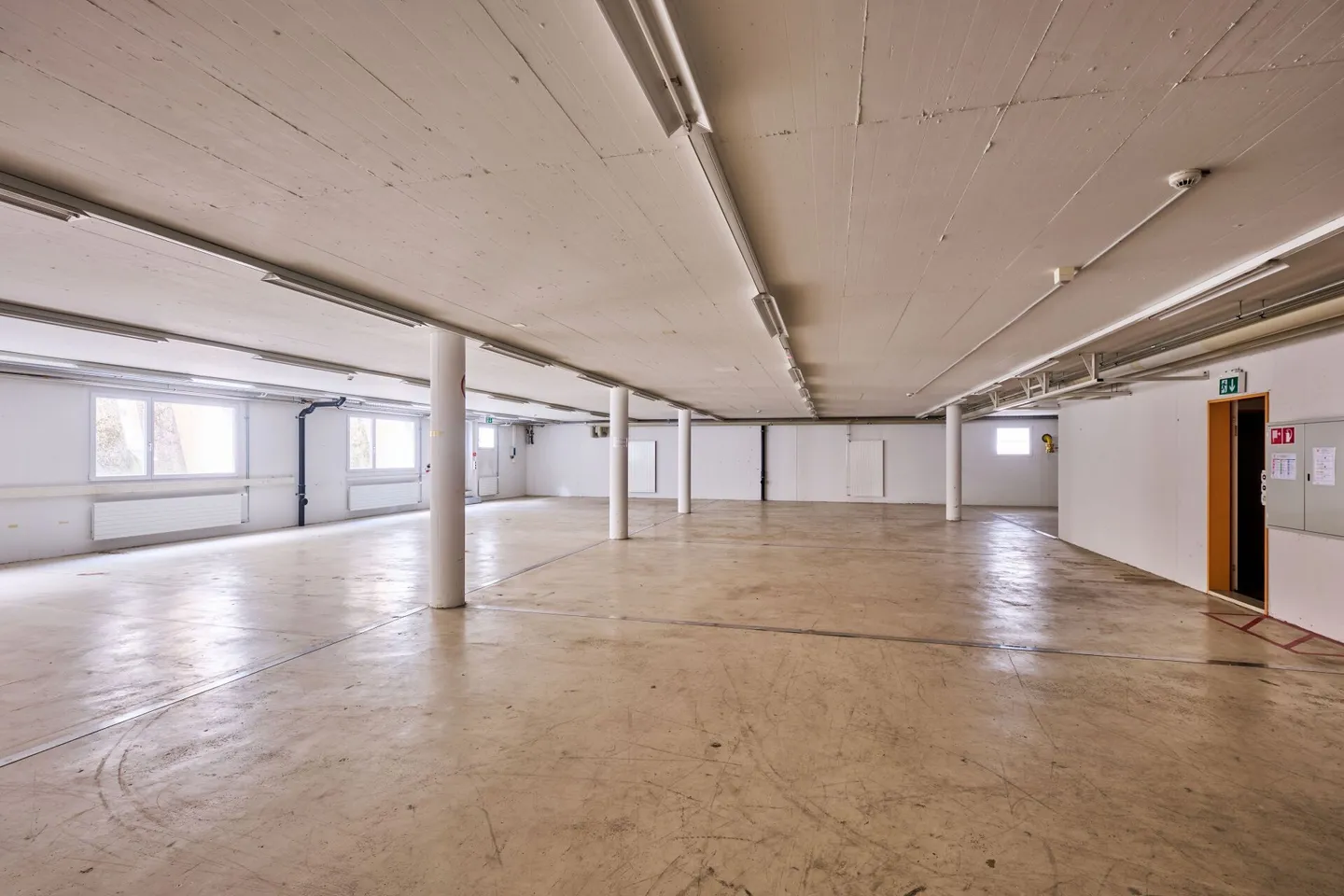 Edificio per uffici, commerciali e magazzini - Foto 3 di 11