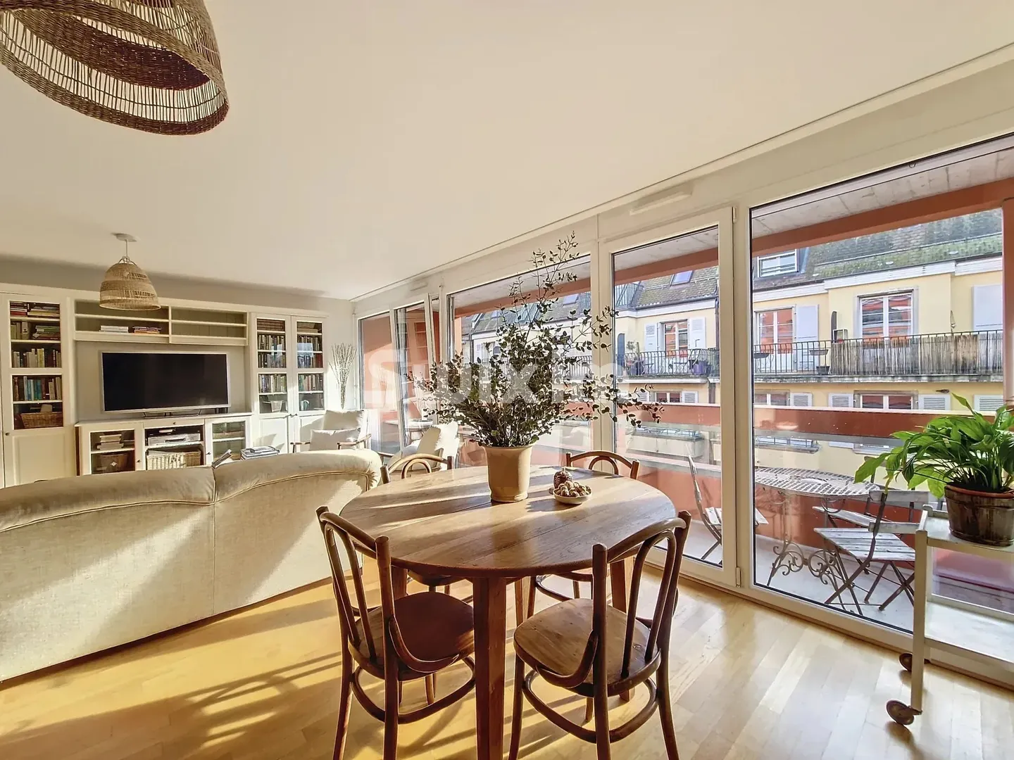 Bright 4-Room Apartment with Balcony - Photo 4 of 11