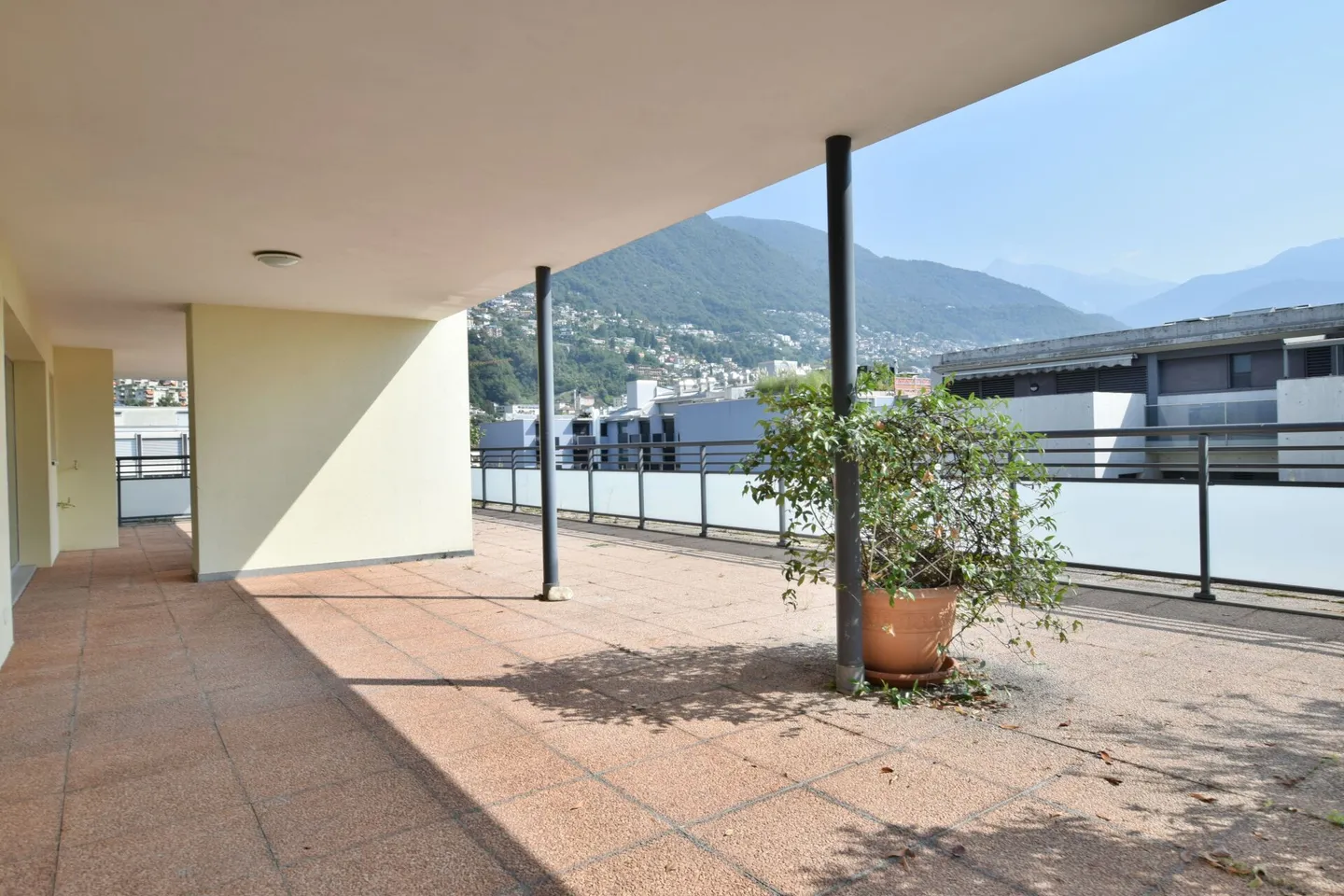 Attique spacieux au cœur de Locarno - Photo 3 sur 10