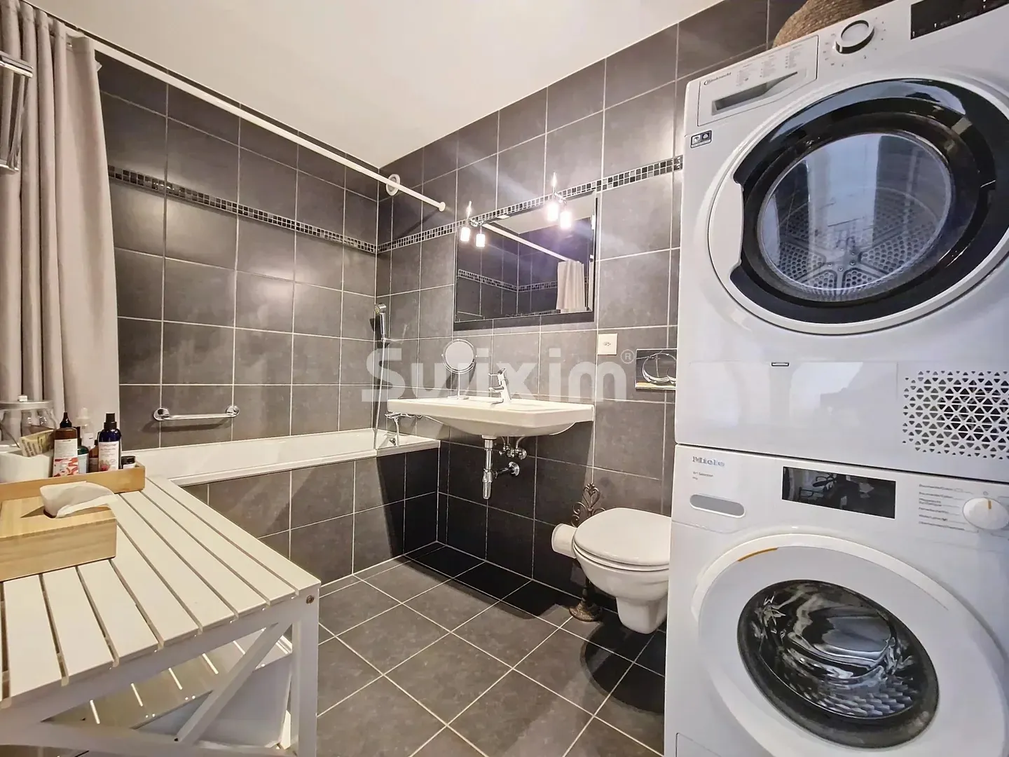 Bright 4-Room Apartment with Balcony - Photo 10 of 11