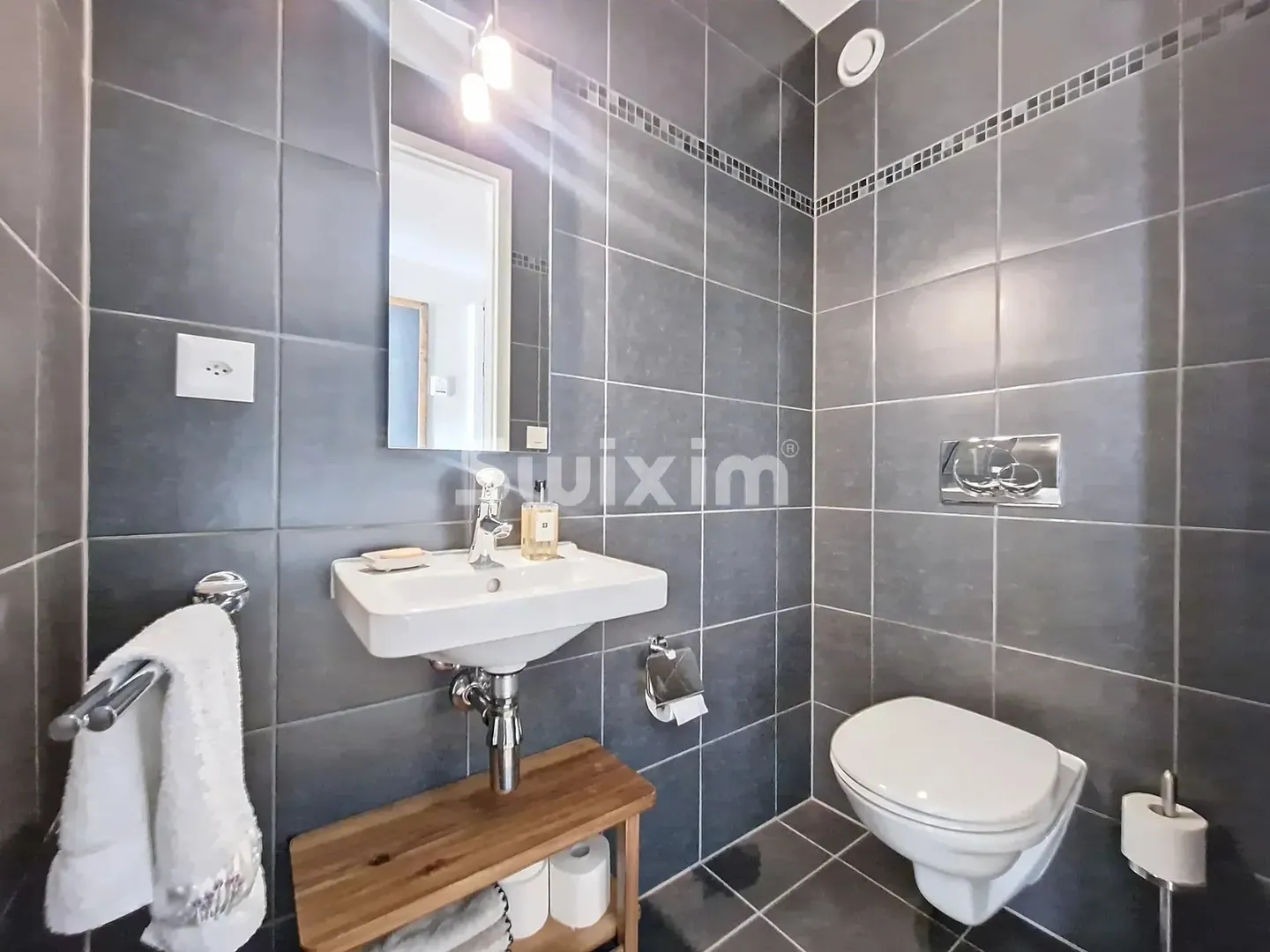 Bright 4-Room Apartment with Balcony - Photo 11 of 11