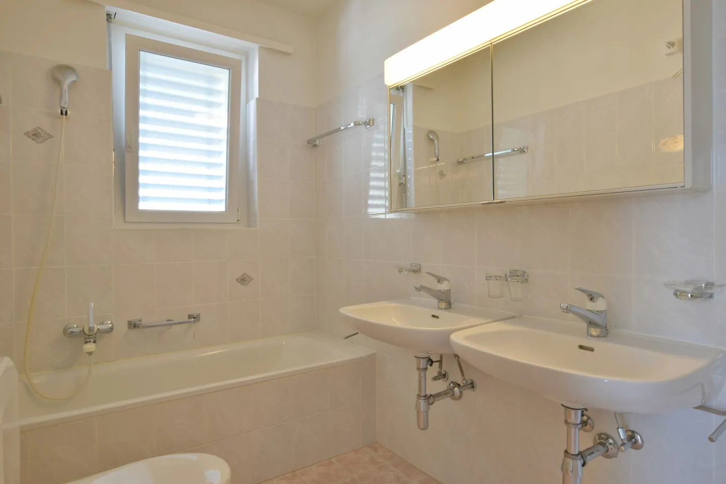 Attique spacieux au cœur de Locarno - Photo 7 sur 10