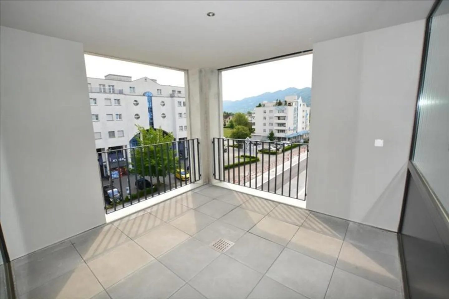 Modern Apartment with Loggia - Photo 8 of 8