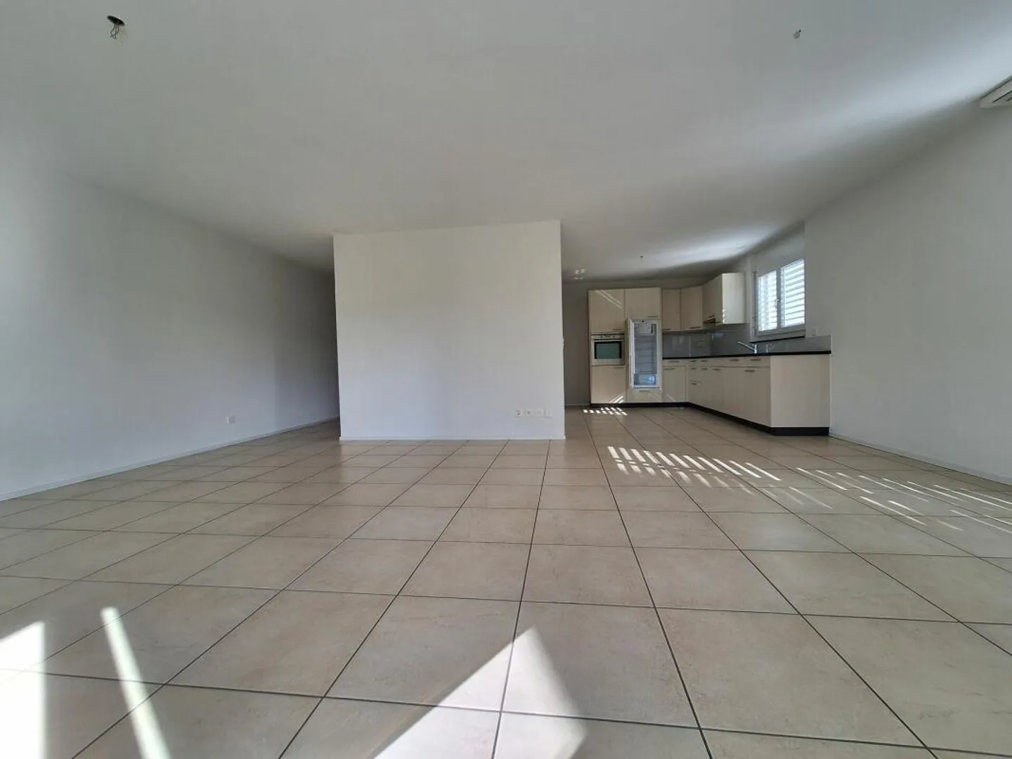 Stai cercando un appartamento al piano terra di 4,5 stanze? Dai un'occhiata! - Foto 3 di 7