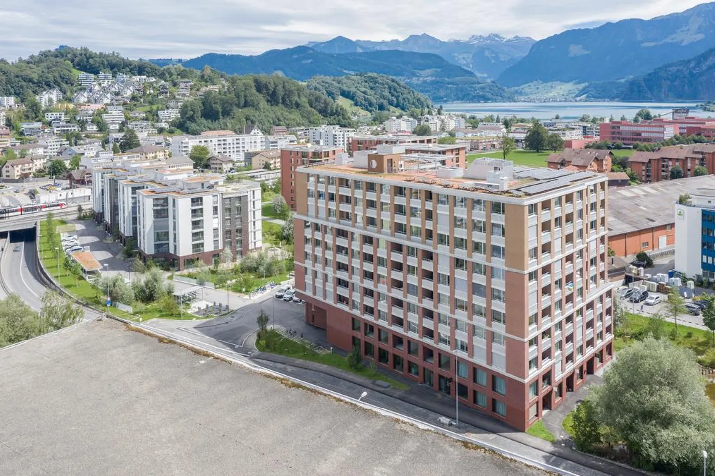 Urban living with excellent transport connections - Photo 1 of 10