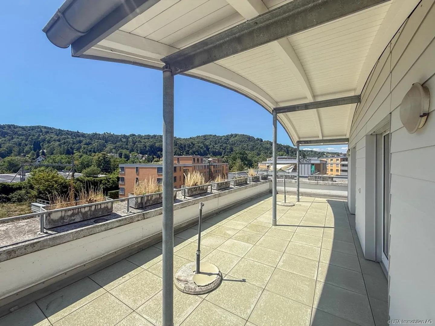 Penthouse de 5,5 pièces avec panorama, calme et meilleure infrastructure - Photo 1 sur 17