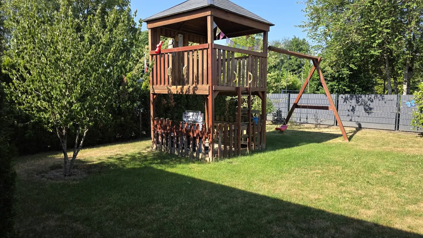 Casa unifamiliare moderna con piscina - Foto 11 di 12