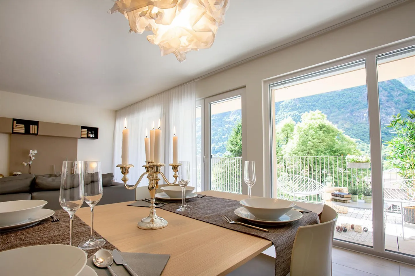 Appartamento moderno con grande balcone - Foto 2 di 5