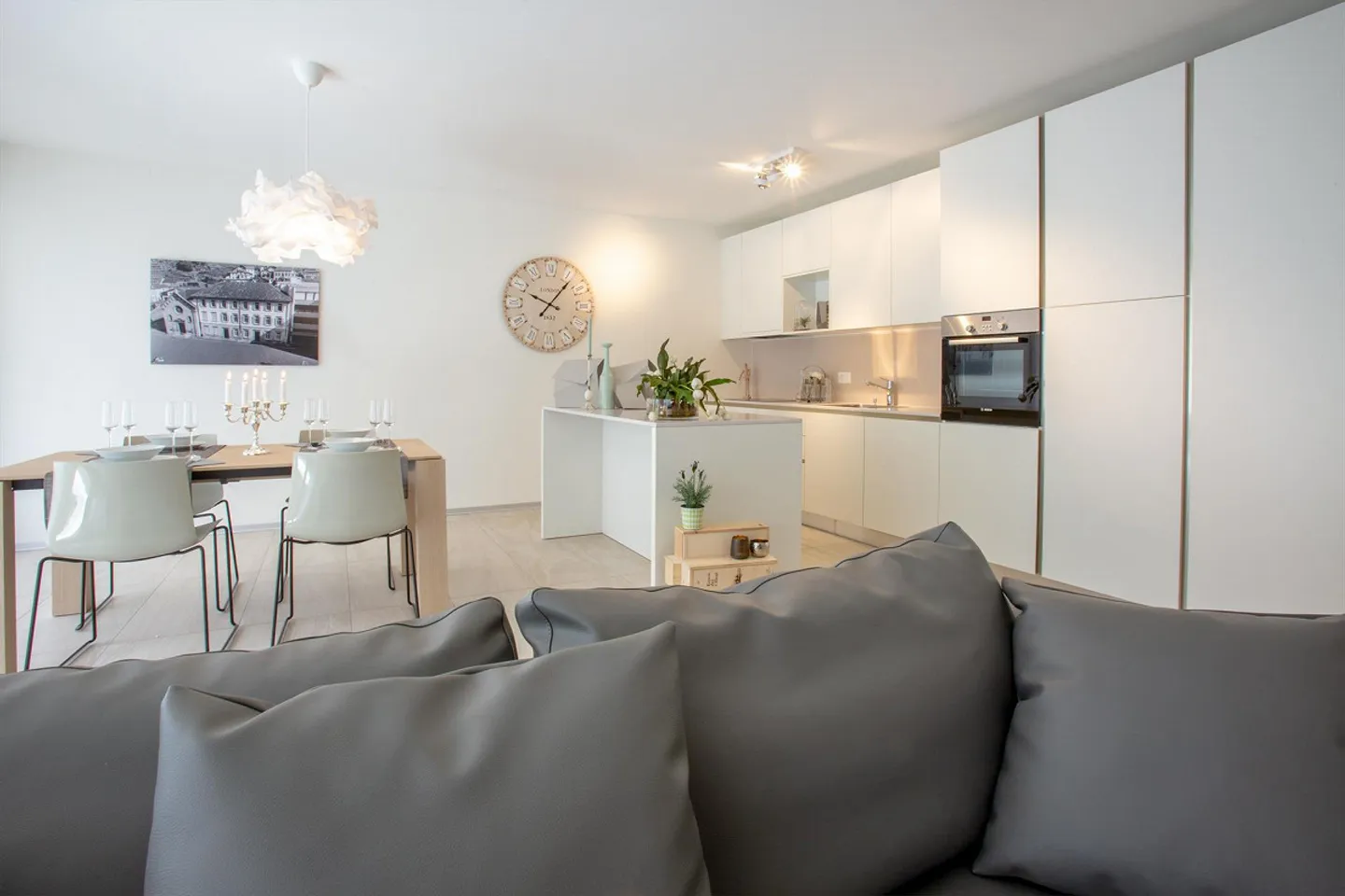 Appartamento moderno con grande balcone - Foto 1 di 5