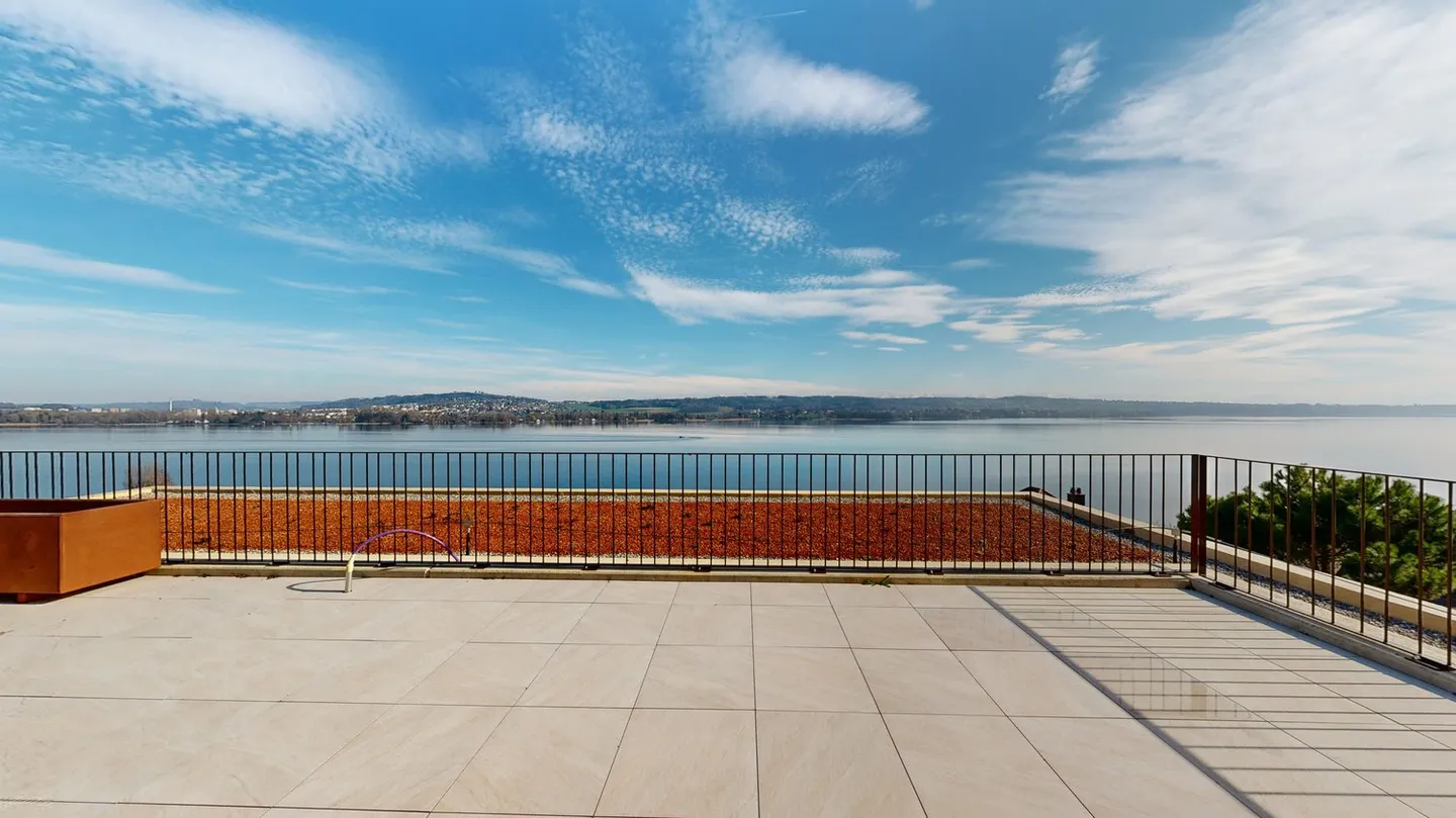 5.5-Room Luxury Duplex Terrace House with Lake and Alpine Views - Photo 4 of 10