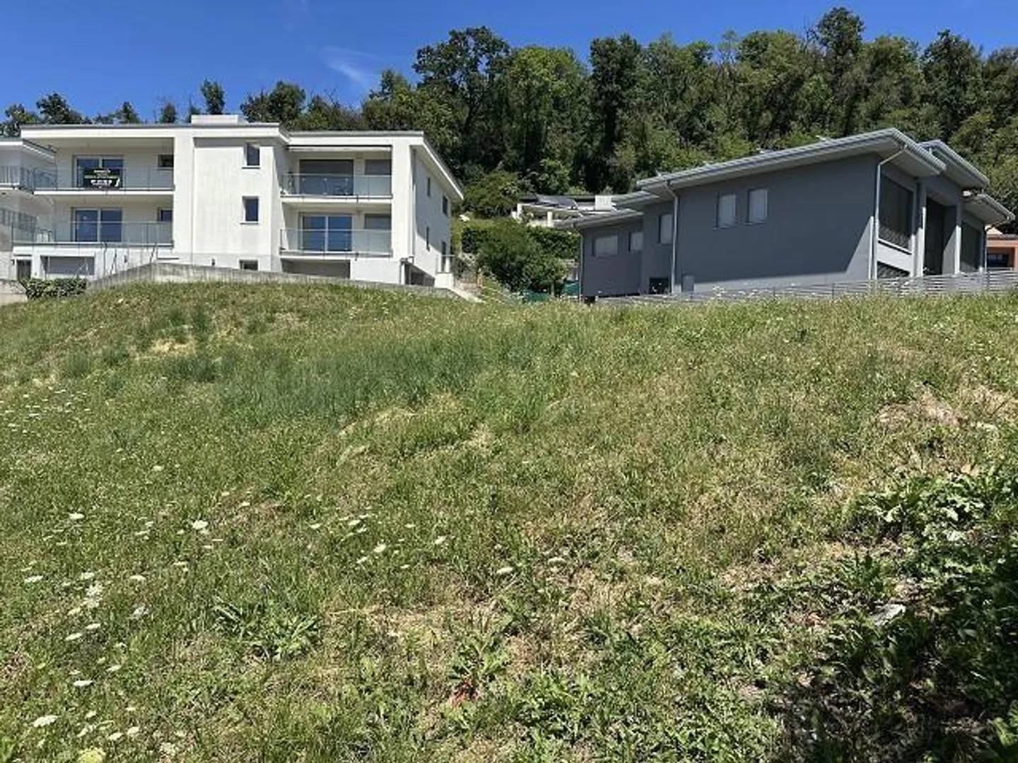 Bauland von 561 m2 Zone R2 an sehr sonniger, ruhiger Aussichtslage ... - Foto 2 von 14