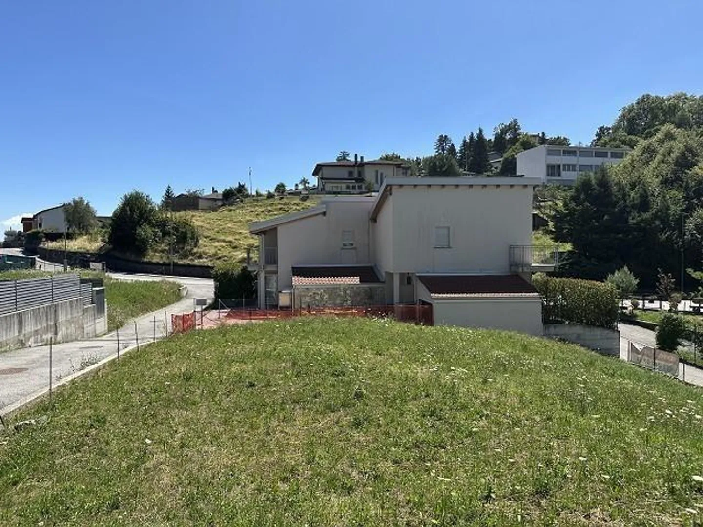 Bauland von 561 m2 Zone R2 an sehr sonniger, ruhiger Aussichtslage ... - Foto 6 von 14