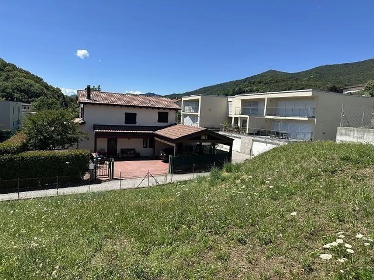 Bauland von 561 m2 Zone R2 an sehr sonniger, ruhiger Aussichtslage ... - Foto 8 von 14