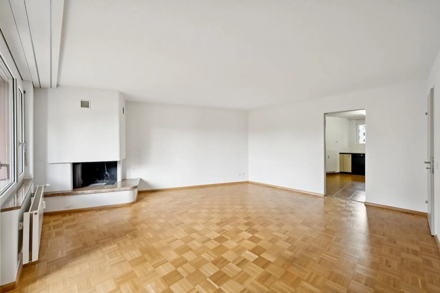 Spacious 6.5-room apartment in a quiet location in Reinach - Photo 2 of 10