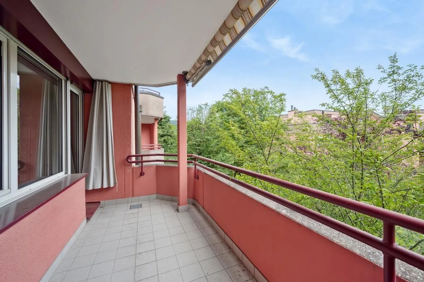 Spacious 6.5-room apartment in a quiet location in Reinach - Photo 4 of 10