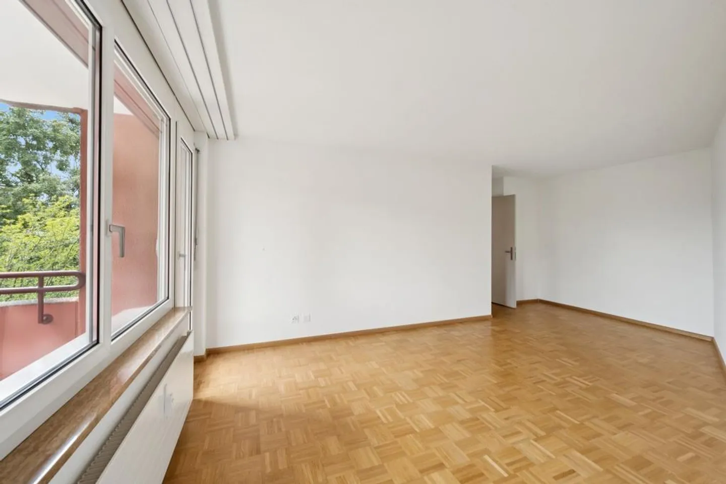 Spacious 6.5-room apartment in a quiet location in Reinach - Photo 6 of 10